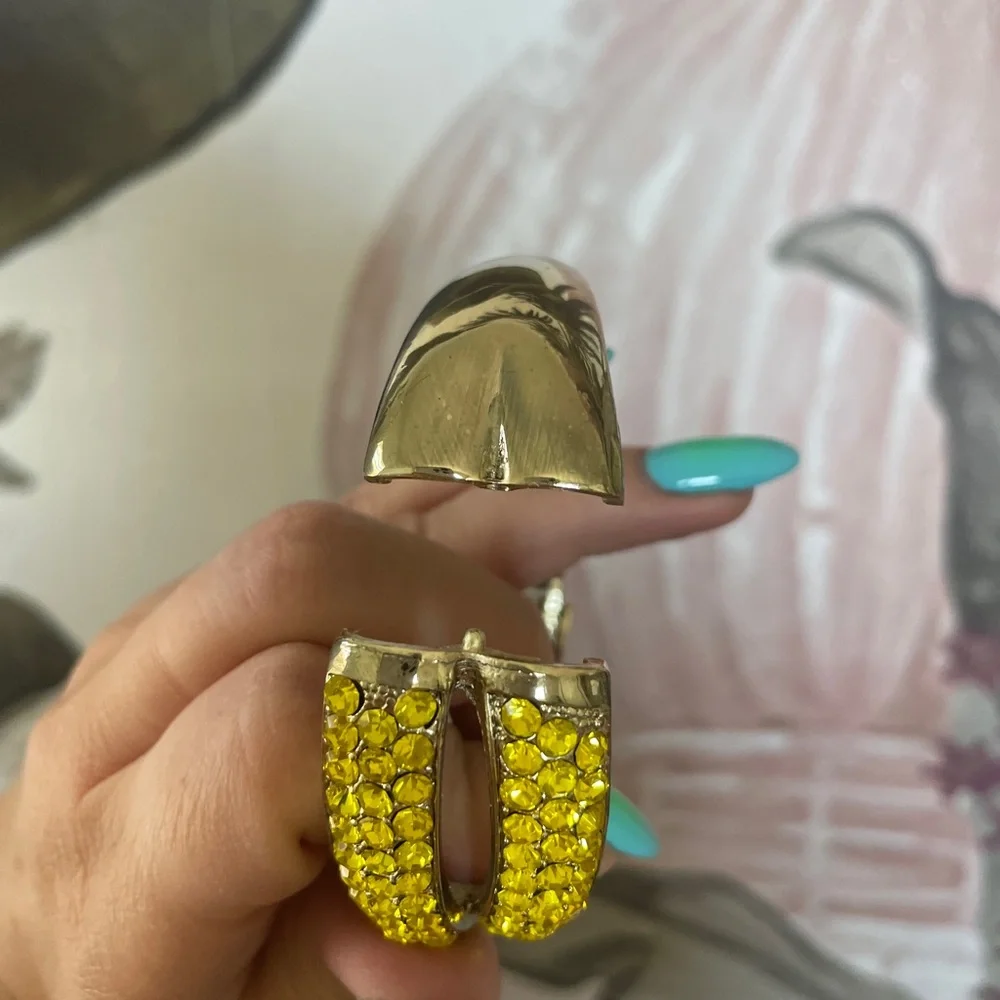 NWOT Yellow crystal magnet metal bracelet gold